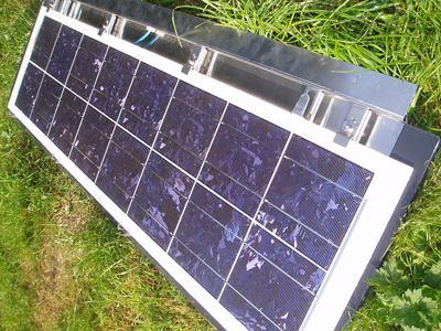 détail avant des tuiles photovoltaiques